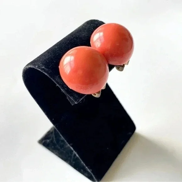 VINTAGE Orange Melon german plastic resin round dome clip on earrings. - Picture 5 of 6